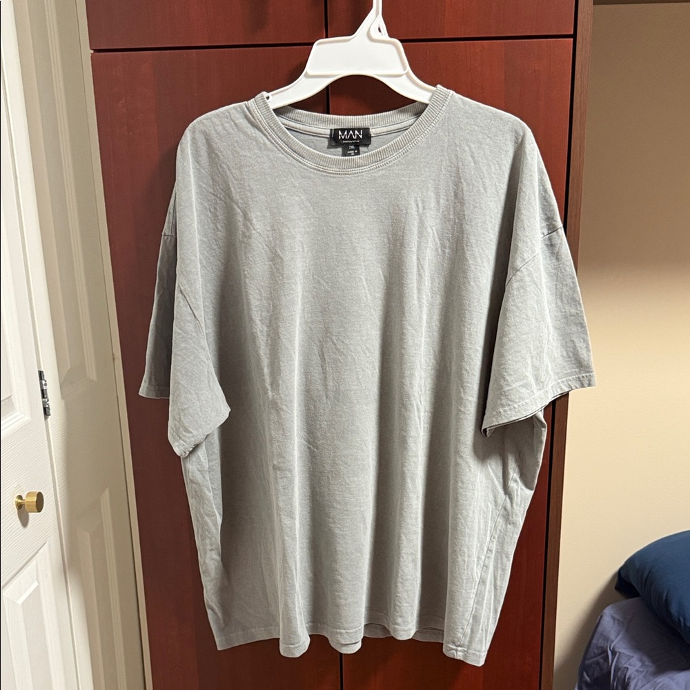 MAN Men's Gray Short Sleeve Tee